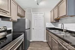 8124 Tremaine Ct, Charlotte, NC 28227 - Photo 9