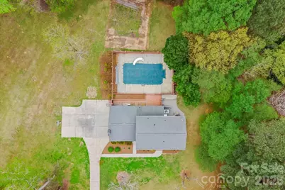 207 Williamsburg Lane, Wadesboro, NC 28170 - Photo 5