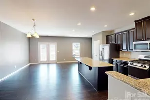 1637 Fleetwood Dr, Charlotte, NC 28208 - Photo 3