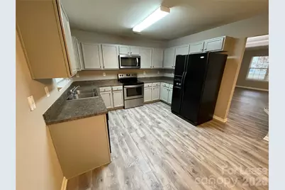 6632 Centerline Drive, Charlotte, NC 28278 - Photo 3