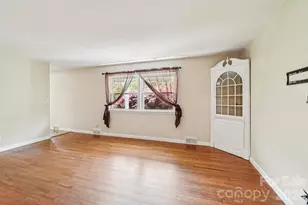 710 Heatherwood Dr, Hendersonville, NC 28792 - Photo 11