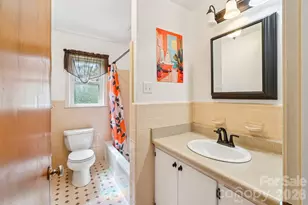 710 Heatherwood Dr, Hendersonville, NC 28792 - Photo 17