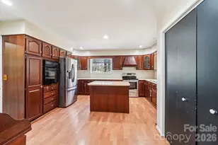 710 Heatherwood Dr, Hendersonville, NC 28792 - Photo 5