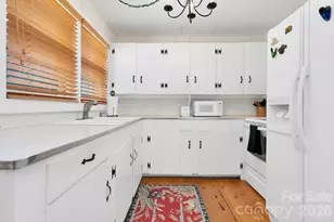 218 Hickory Ln, Lake Toxaway, NC 28747 - Photo 11