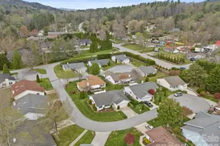 551 Woodfield Ln, Hendersonville, NC 28791 - Photo 17