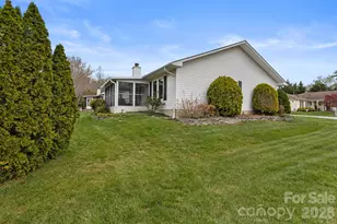 551 Woodfield Ln, Hendersonville, NC 28791 - Photo 15