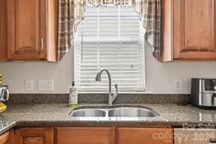 6319 Highland Commons Rd, Charlotte, NC 28269 - Photo 11