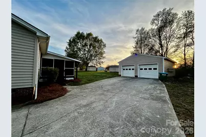 205 Linville Court, Bessemer City, NC 28016 - Photo 5