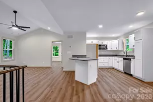1282 Old Country Rd, Waynesville, NC 28786 - Photo 3