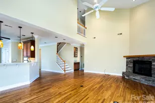 124 Towne Pl Dr, Hendersonville, NC 28792 - Photo 3
