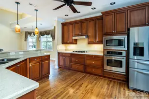 124 Towne Pl Dr, Hendersonville, NC 28792 - Photo 5