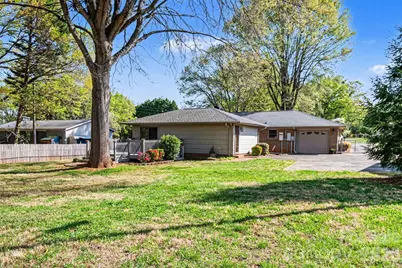 201 N Pine Street, Lowell, NC 28098 - Photo 3