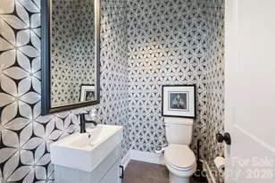 1500 Hawthorne Ln, Charlotte, NC 28205 - Photo 13