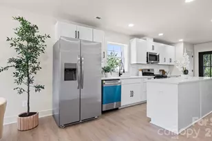 4817 Ridgeley Dr, Charlotte, NC 28208 - Photo 7