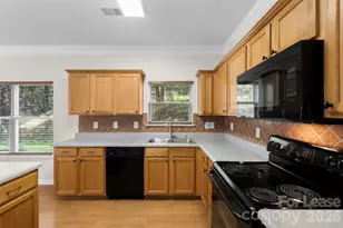 12427 Oakton Hunt Dr, Charlotte, NC 28262 - Photo 15