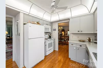 601 Red Oak Drive, Hendersonville, NC 28791 - Photo 15