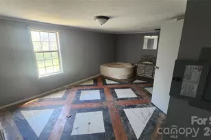 802 W 15th St, Newton, NC 28658 - Photo 3