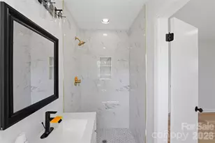 5906 Whitingham Dr, Charlotte, NC 28215 - Photo 19