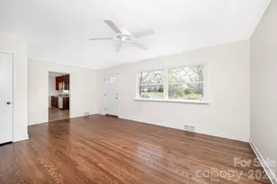 8 N Pershing Rd, Asheville, NC 28805 - Photo 5