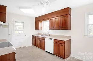 8 N Pershing Rd, Asheville, NC 28805 - Photo 9