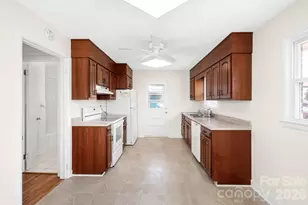 8 N Pershing Rd, Asheville, NC 28805 - Photo 11