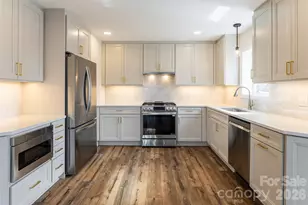 1203 Fleetwood Plaza, Hendersonville, NC 28739 - Photo 3