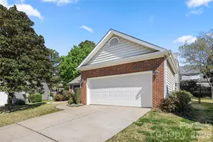 209 Strawberry Knoll Dr, Fort Mill, SC 29715 - Photo 3