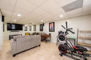 2586 Henry Falls Dr, Hickory, NC 28602 - Photo 45