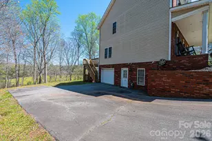 2586 Henry Falls Dr, Hickory, NC 28602 - Photo 3