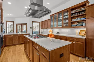 720 Overlook Dr, Flat Rock, NC 28731 - Photo 9