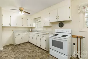 537 32nd St SW, Hickory, NC 28602 - Photo 9