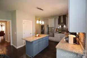 4600 Hanging Ivy Dr, Charlotte, NC 28215 - Photo 9