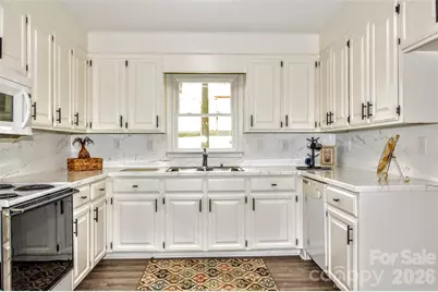 3916 Wonderland Drive, Matthews, NC 28104 - Photo 9