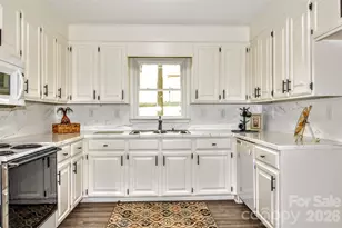 3916 Wonderland Dr, Matthews, NC 28104 - Photo 9