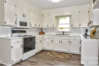 3916 Wonderland Drive, Matthews, NC 28104 - Photo 7