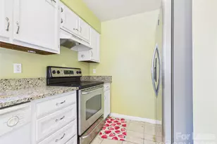 8811 Hunter Ridge Dr, Charlotte, NC 28226 - Photo 3