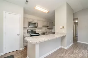 6165 Meadow Rose Ln, Charlotte, NC 28215 - Photo 13