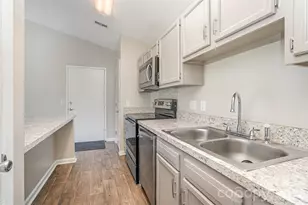 6165 Meadow Rose Ln, Charlotte, NC 28215 - Photo 11