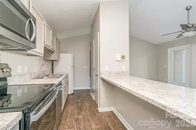 6165 Meadow Rose Lane, Charlotte, NC 28215 - Photo 9