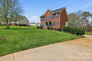 1951 46th Ave Dr NE, Hickory, NC 28601 - Photo 3