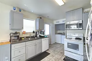 419 N Academy St, Mooresville, NC 28115 - Photo 1