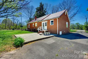 2414 N Olivers Cross Rd, Newton, NC 28658 - Photo 5