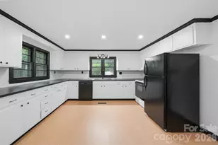 201 Cape Hickory Rd, Hickory, NC 28601 - Photo 5