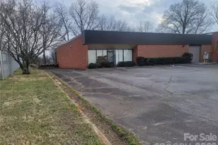 731 Main Ave SW, Hickory, NC 28602 - Photo 1