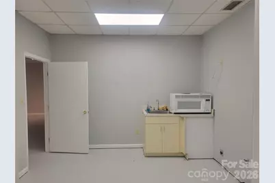 731 Main Avenue SW, Hickory, NC 28602 - Photo 3