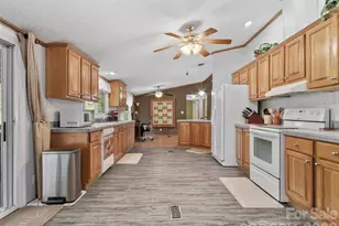 155 Thunderstruck Rdg, Burnsville, NC 28714 - Photo 9