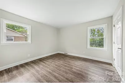 2917 Dalecrest Drive, Charlotte, NC 28269 - Photo 9