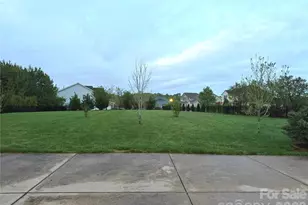 213 Candella Dr, Matthews, NC 28104 - Photo 5