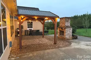 213 Candella Dr, Matthews, NC 28104 - Photo 3