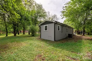 1705 E Cloaninger Ave, Statesville, NC 28625 - Photo 23